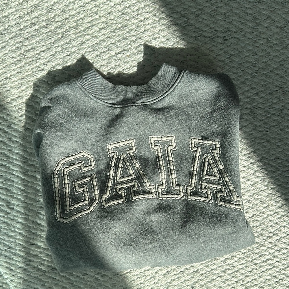 Gaia x gap collab sweatshirt 
Size small